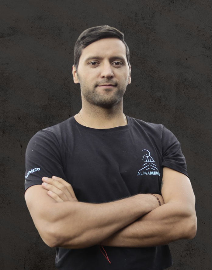 JUAN MANUEL MACÍAS<br> <small>INSTRUCTOR CERTIFICADO NIVEL 2 MÉTODO WIM HOF – INNERFIRE</small>