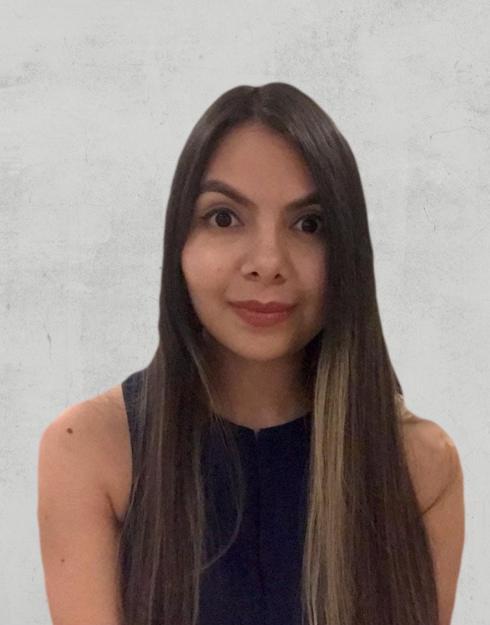 PAOLA SÁNCHEZ<br> <small>EXPERTA EN FINANZAS</small>